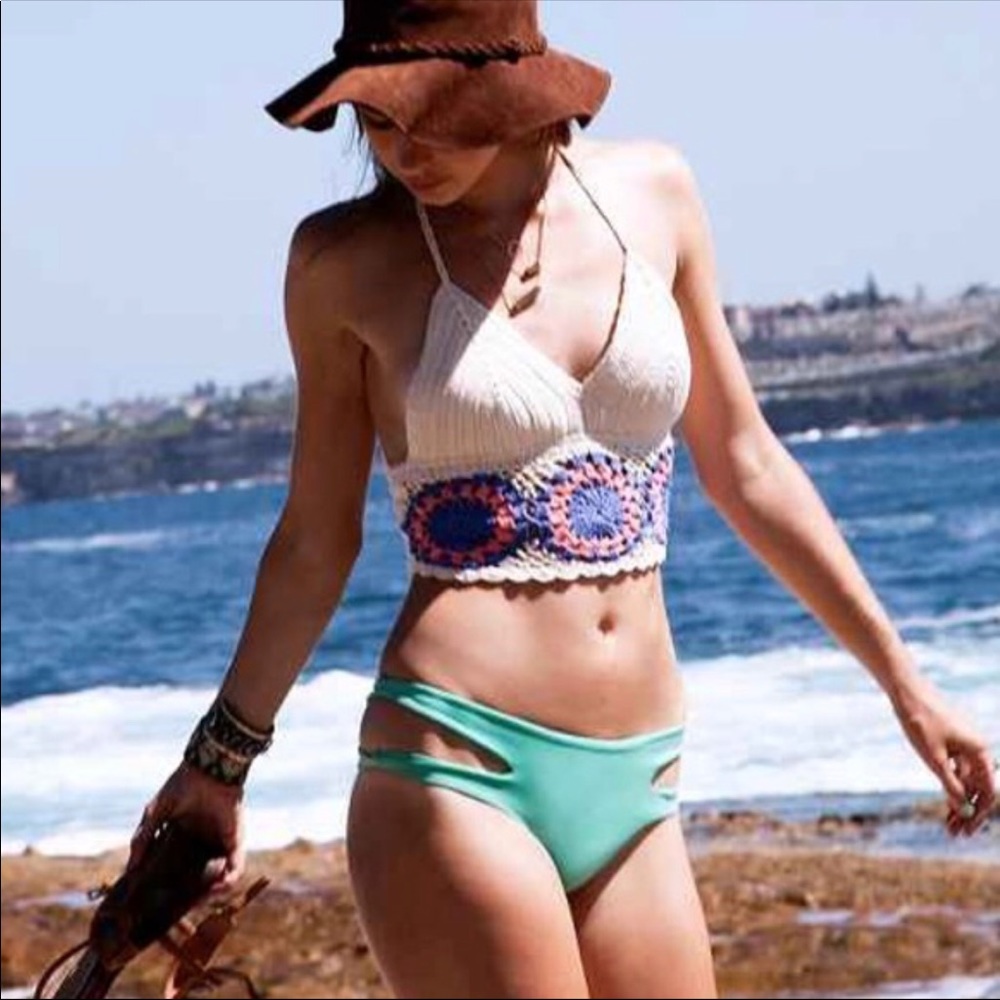 URBAN OUTFITTERS- Ecote Crochet Floral Halter NEW
